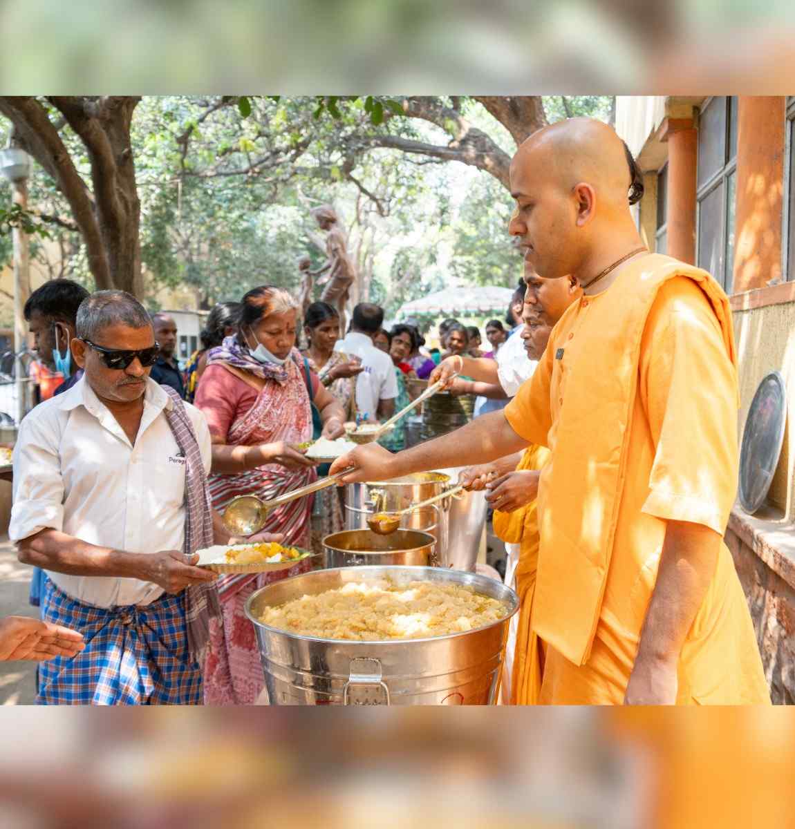 Devotees distributing sanctified food